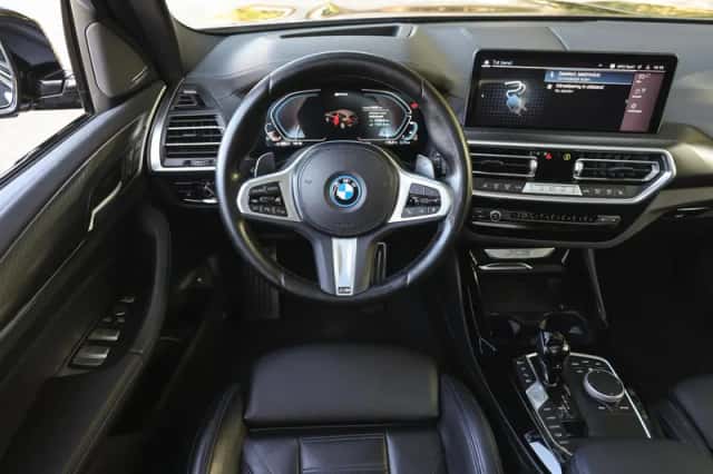 BMW X3 (2024) thumbnail 3
