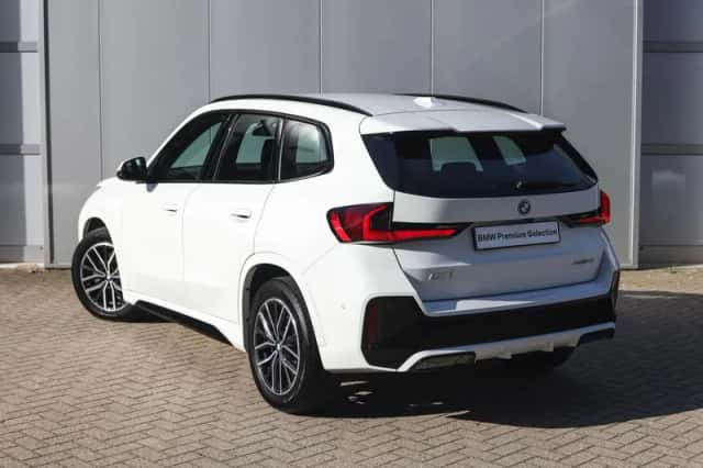 BMW iX1 (2026) thumbnail 2