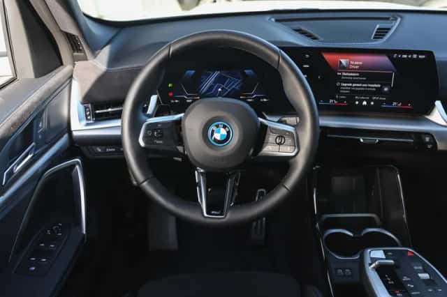 BMW iX1 (2026) thumbnail 3