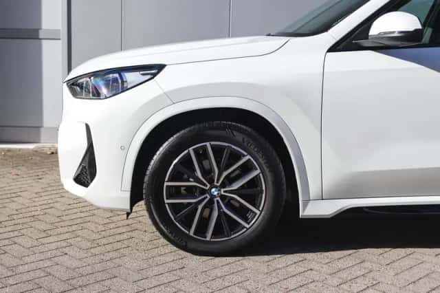 BMW iX1 (2026) thumbnail 4