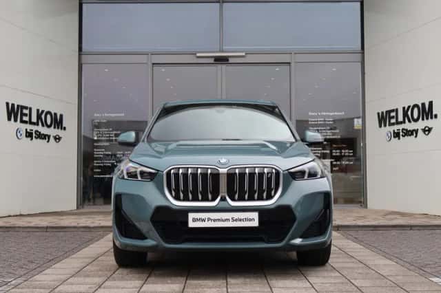 BMW iX1 (2023) thumbnail 3