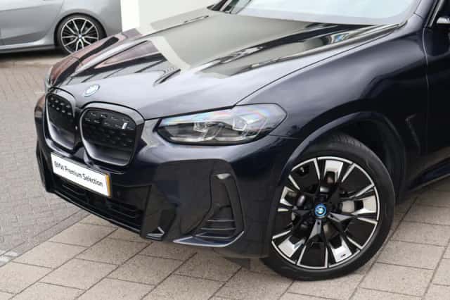 BMW iX3 (2022) thumbnail 2