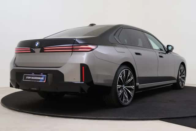 BMW i7 (2026) thumbnail 2