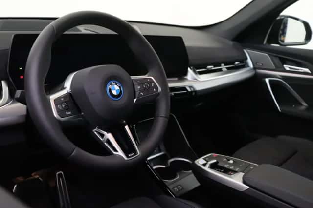 BMW iX1 (2026) thumbnail 3