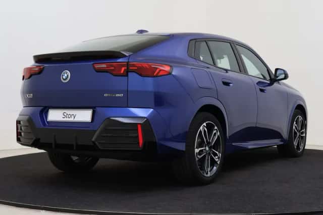 BMW iX2 (2025) thumbnail 2