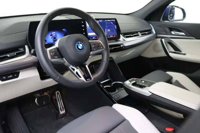 BMW iX2 (2025) thumbnail 3