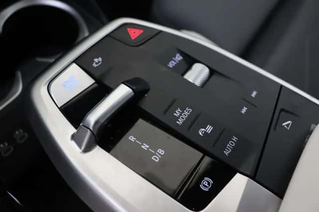 BMW iX2 (2025) thumbnail 6