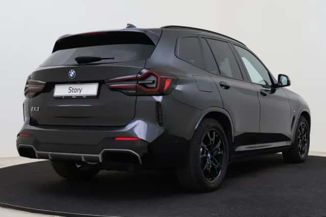 BMW iX3 (2023) thumbnail 2