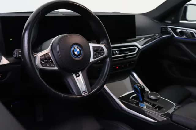 BMW i4 (2022) thumbnail 3