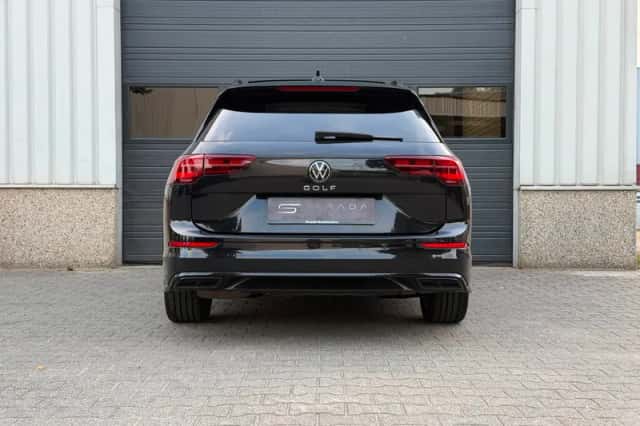 Volkswagen Golf (2022) thumbnail 4