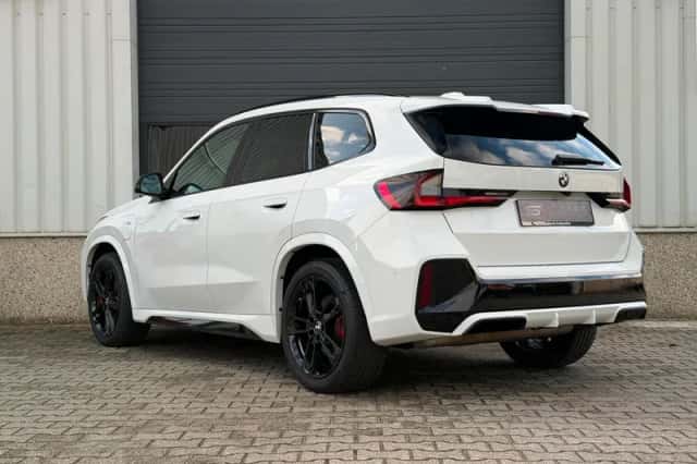 BMW X1 (2024) thumbnail 3