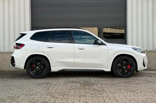 BMW X1 (2024) thumbnail 6