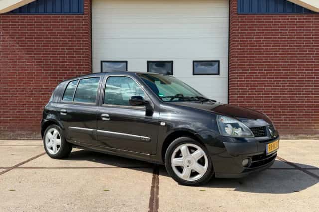 Renault Clio (2003) thumbnail 1