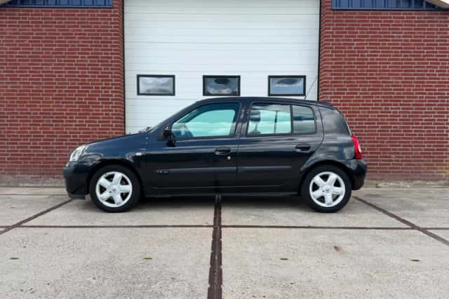 Renault Clio (2003) thumbnail 3