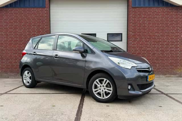 Toyota Verso-S (2012) thumbnail 1
