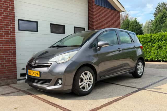 Toyota Verso-S (2012) thumbnail 4