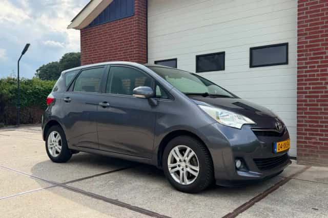 Toyota Verso-S (2012) thumbnail 5