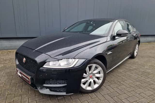 Jaguar XF (2017) thumbnail 1