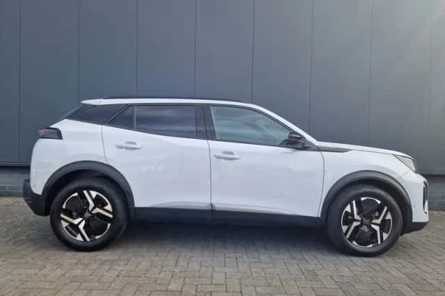 Peugeot 2008 (2024) thumbnail 4