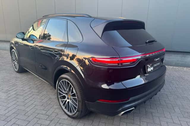 Porsche Cayenne (2018) thumbnail 3