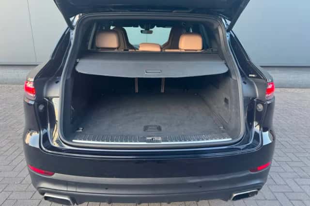 Porsche Cayenne (2018) thumbnail 5