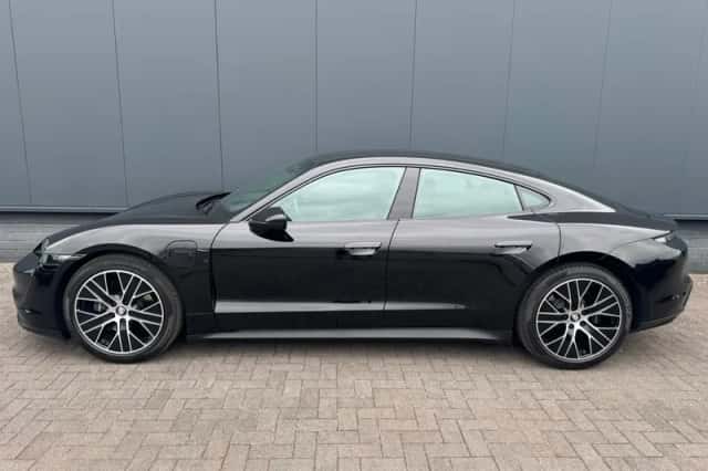 Porsche Taycan (2024) thumbnail 2