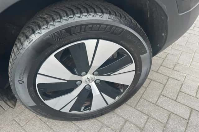 Volvo XC40 (2023) thumbnail 4