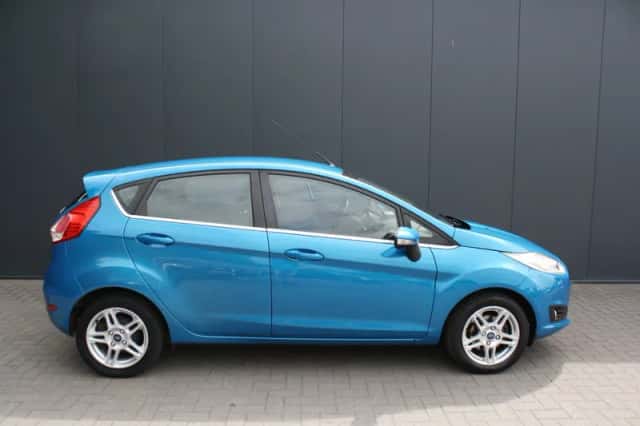 Ford Fiesta (2013) thumbnail 2