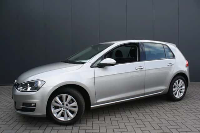 Volkswagen Golf (2016) thumbnail 1