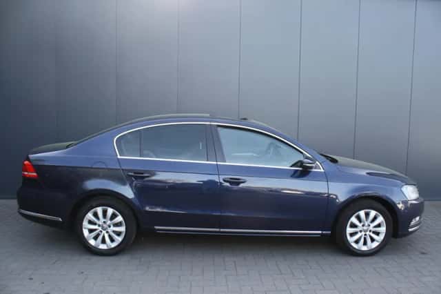 Volkswagen Passat (2014) thumbnail 2