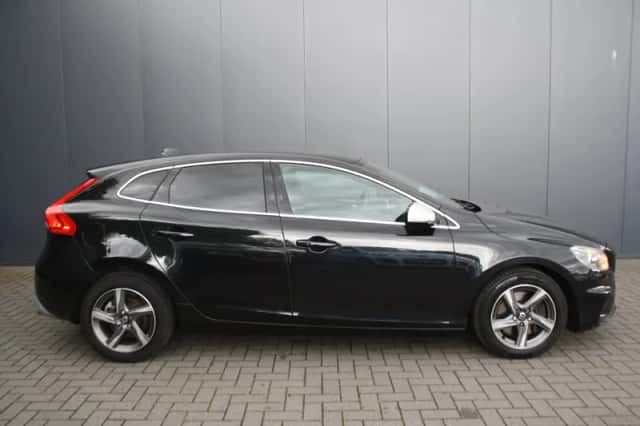 Volvo V40 (2014) thumbnail 2