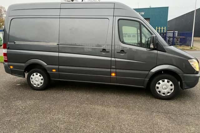 Mercedes-Benz Sprinter (2013) thumbnail 2