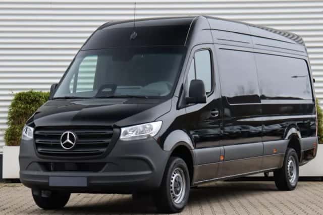 Mercedes-Benz Sprinter (2024) thumbnail 1