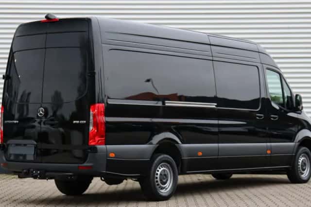 Mercedes-Benz Sprinter (2024) thumbnail 2