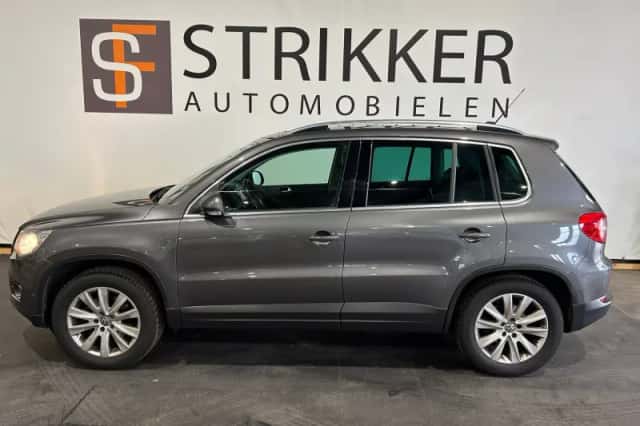 Volkswagen Tiguan (2011) thumbnail 2