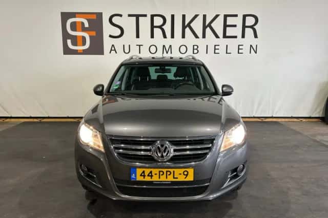 Volkswagen Tiguan (2011) thumbnail 6