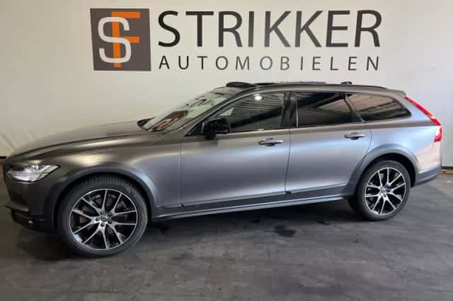 Volvo V90 Cross Country (2017) thumbnail 1