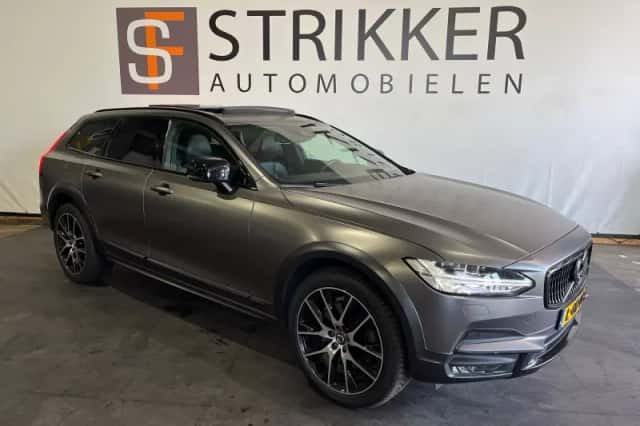Volvo V90 Cross Country (2017) thumbnail 3