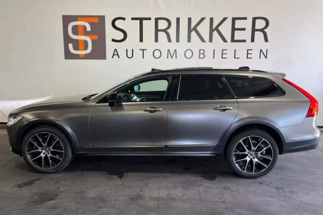 Volvo V90 Cross Country (2017) thumbnail 4
