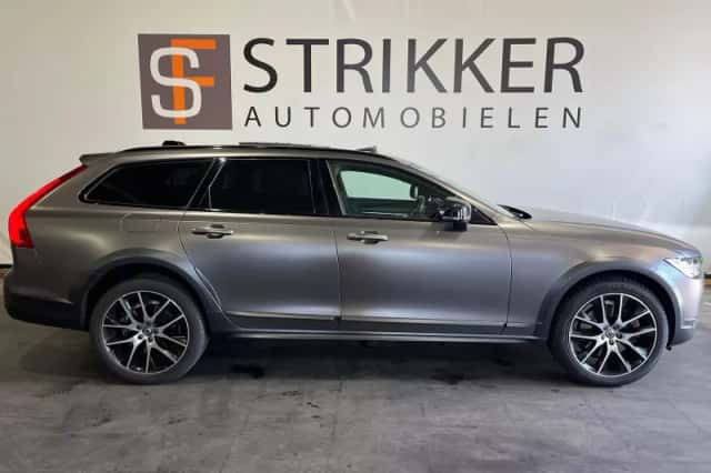Volvo V90 Cross Country (2017) thumbnail 5