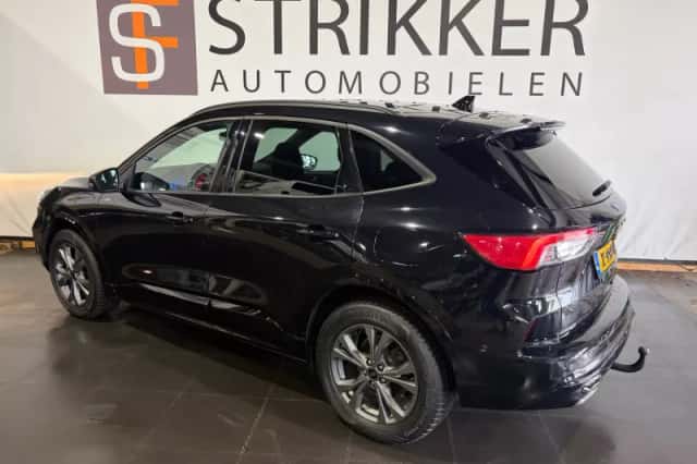 Ford Kuga (2023) thumbnail 2