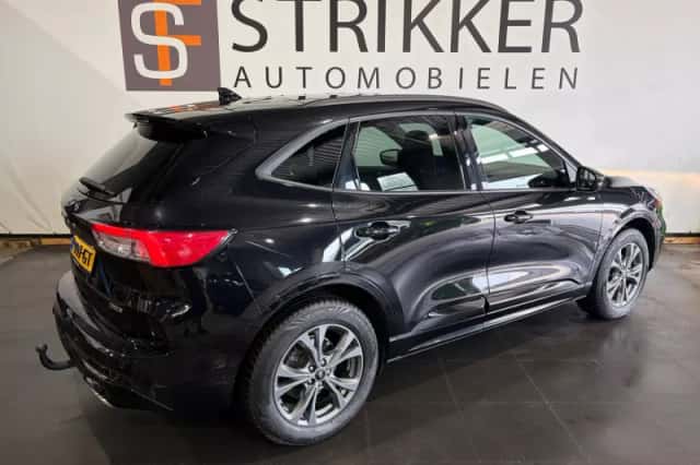 Ford Kuga (2023) thumbnail 5