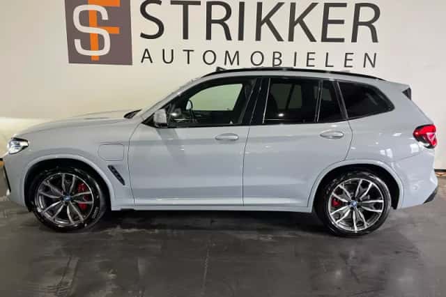 BMW X3 (2022) thumbnail 2