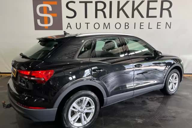 Audi Q3 (2019) thumbnail 3