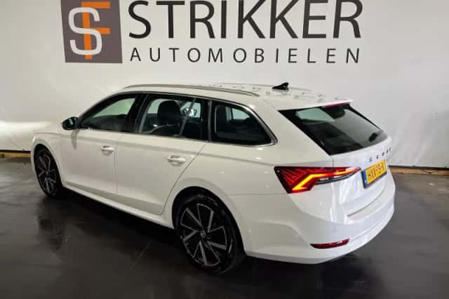 Škoda Octavia (2021) thumbnail 3
