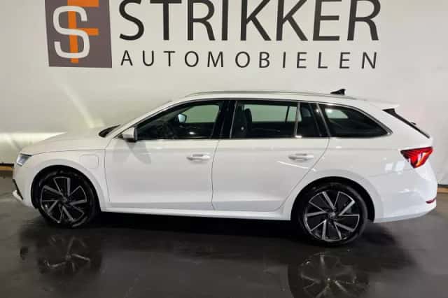 Škoda Octavia (2021) thumbnail 4