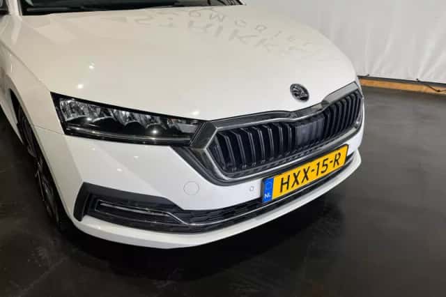Škoda Octavia (2021) thumbnail 5