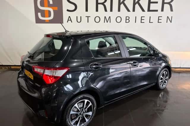 Toyota Yaris (2018) thumbnail 2