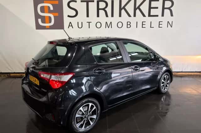 Toyota Yaris (2018) thumbnail 4