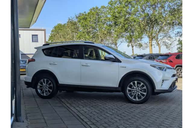 Toyota RAV4 (2016) thumbnail 4